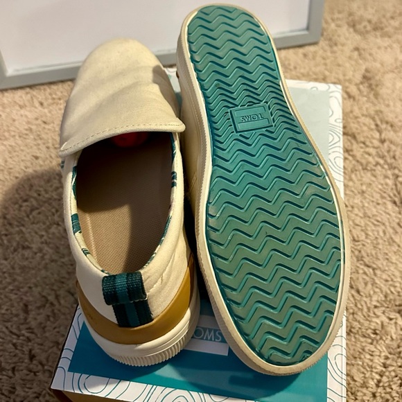 TOMS Travel Lite Slip Ons - Picture 4 of 5